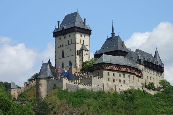 Mit dem Fahrrad zum Schloss Karlštejn